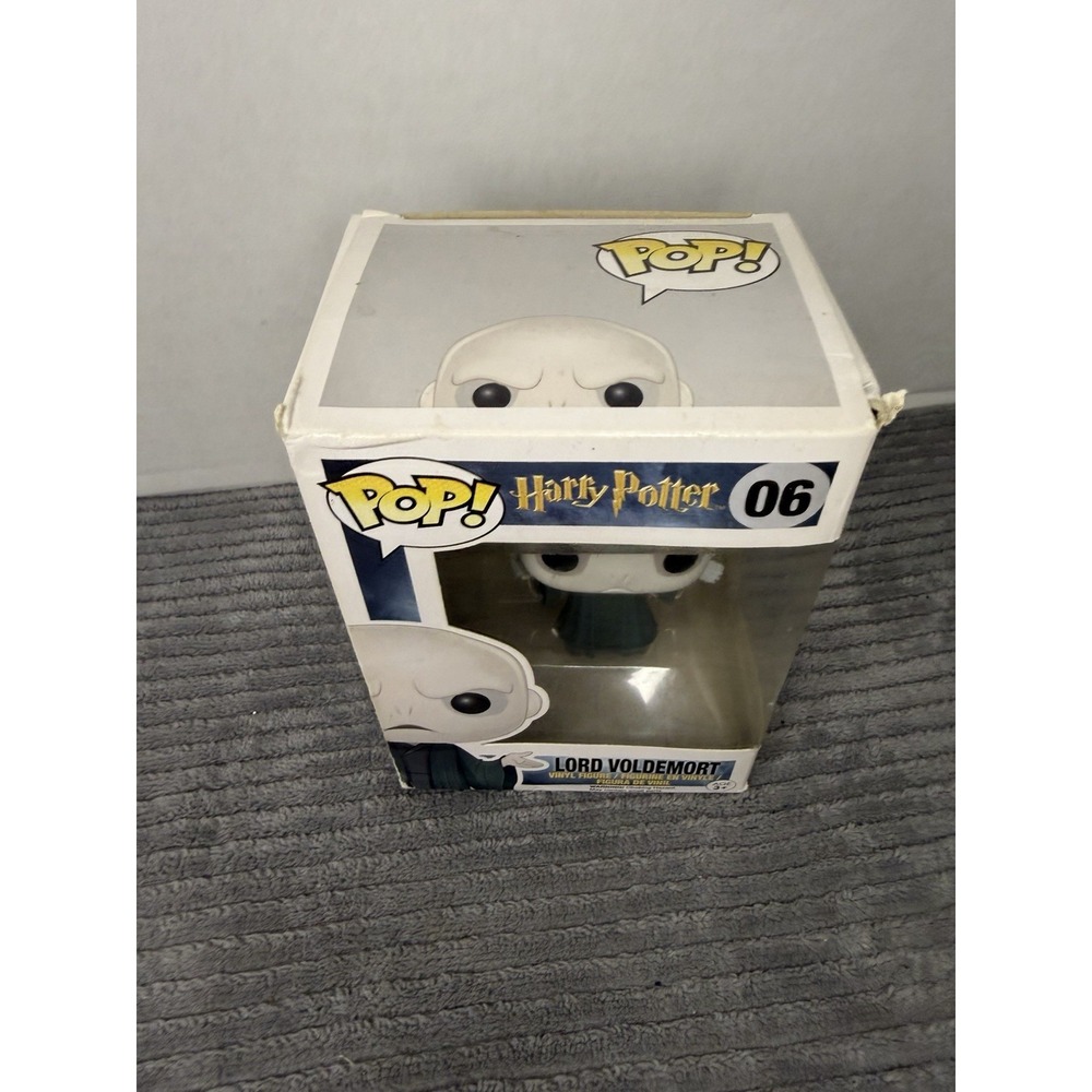 Funko Pop! Vinyl: Harry Potter - Lord Voldemort #6 Light Box Damage